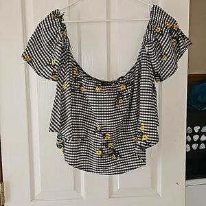 Romeo & Juliette couture size sm back and white plaid with embroidered yellow